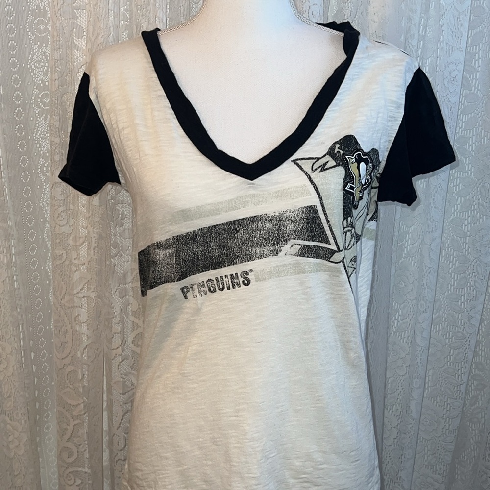 G-III 4 HER PENGUINS Shirt